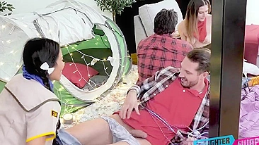 Kamryn Jayde e Jada Kai são estrelas XXX que adoram mamar pau e lamber bolas.