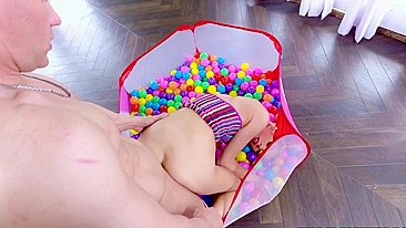 Sky Pierce leva surra na buceta de quatro em vídeo porno.