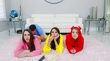 Fodedor soca na boca da mina de vermelho sem amigas verem