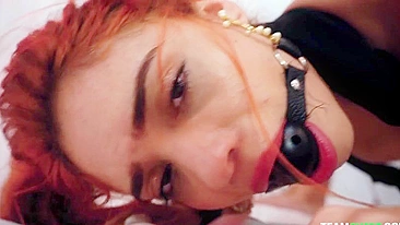 Magrinha safada leva pica de experiente no doggystyle