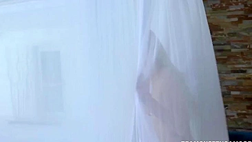 Loirinha fofa pega enteado no flagra e dá boquete XXX mestre