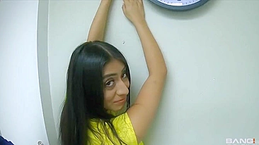 Policial tarado brinca com peitões e bunda da vadia exótica