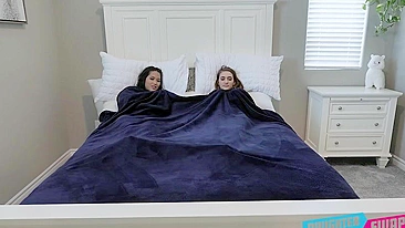 Lésbicas namoradas se chupam com lambidas quentes na buceta