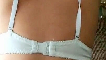 Mãe árabe traidora de peitão fudida de quatro