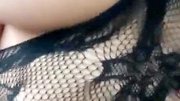 Mãe árabe traidora de lingerie fode com vizinho de quatro