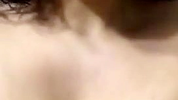 Diva árabe danada exibe peitos XXX e bunda suculenta na câmera