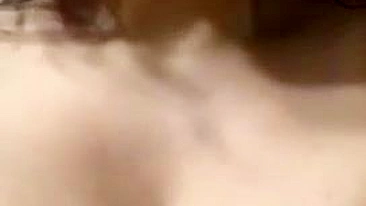 Diva árabe danada exibe peitos XXX e bunda suculenta na câmera