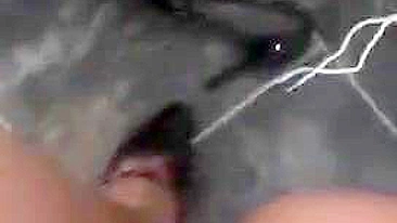 Gostosa árabe de pernas lindas exibe pés na câmera dela