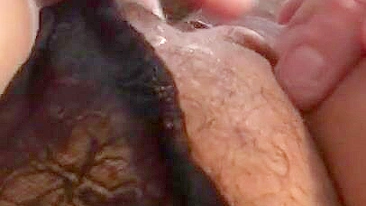 Árabe doida deixa meio-irmão cuspir na buceta molhada dela