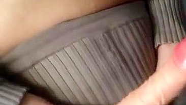 Senhora árabe mandona brinca com brinquedos eróticos no quarto