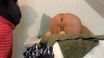 Mãe árabe mandona chicoteia marido nu com remo XXX favorito