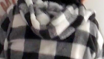 Chefe tarado arrasta empregada de hijab pra rapidinha XXX de quatro em pé