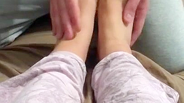 Mamãe árabe mandona deixa maridão massagear seus pezinhos XXX doces