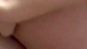 Mãe árabe nua de hijab leva rola nos buracos de quatro