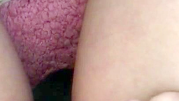 POV de mãe iraniana safada brincando na buceta no banheiro