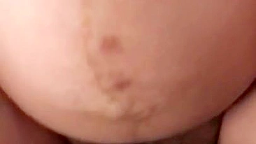 Cara enfia pau XXX duro na xota peluda da sua esposa árabe grávida