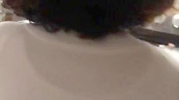 Mamãe turca XXX merece uma foda anal boa do maridão na cozinha