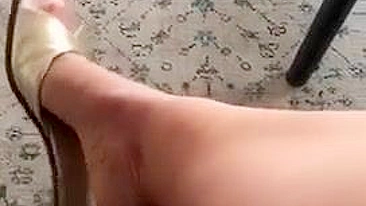 Mãe árabe quer os pés adorados pelo maridinho submisso