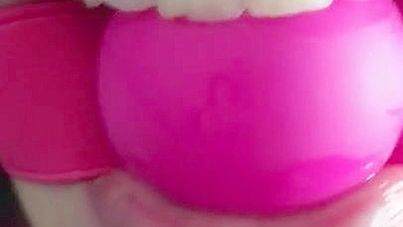 Mãe árabe pervertida com mordaça pronta pra ser fodida com força