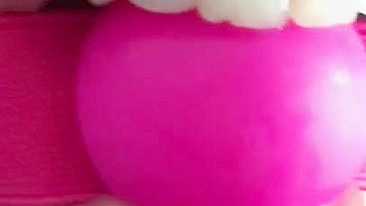 Mãe árabe pervertida com mordaça pronta pra ser fodida com força