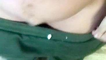 Babá árabe grávida punheta o pau do velho tarado em POV