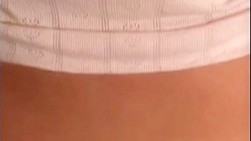 Cara fica excitado brincando com o bundão da namorada árabe