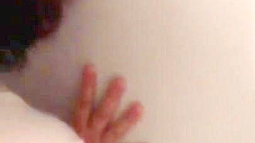 Vídeo caseiro de anal com morena iraniana levando pau por trás