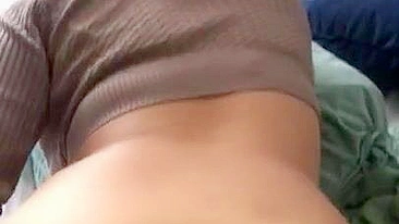 Meia-irmã árabe safada mostra o cuzinho XXX pro cara