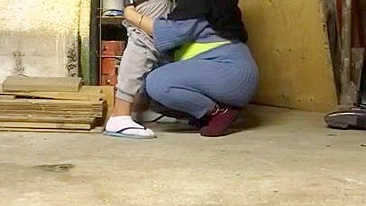 Velho muçulmano curte boquete de puta teen XXX no pau dele