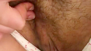 Garanhão filma puta egípcia peituda e brinca na xota