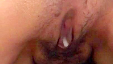 Vídeo close-up de vagina árabe XXX sendo fodida e gozada dentro