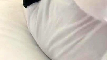 Pau é o sonho da mãe egípcia que mama e se toca sem parar