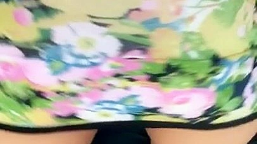 Mamãe turca de hijab e vestido primaveril sabe rebolar o bundão safado