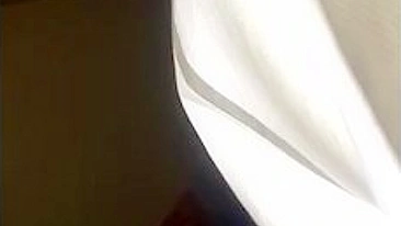 Sexo foda da vadia árabe se masturbando com brinquedo grosso no banheiro