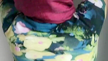 Hoje mãe egípcia vai rebolar o rabo gostoso encostada na parede