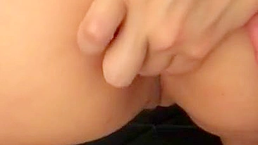 Mãe árabe deda o cu apertadinho de quatro sozinha