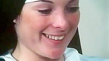 Ninfomaníacas freiras pecadoras dos anos 70 fodem duro com staff do hotel