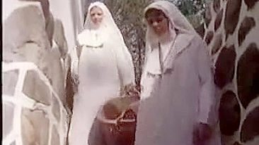 Freiras pecadoras fodem brutal em trio lésbico submisso! Vintage XXX