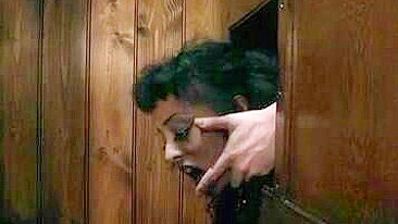 Pecadora chocada encontra padre safado no confessionário da igreja