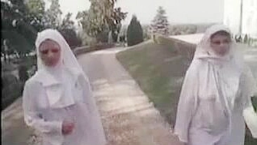 Cara de preto faz ménage com duas freiras que são mãe e filha