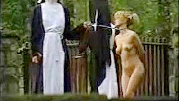 Escrava em submissão pervertida, freira safada sofre humilhação