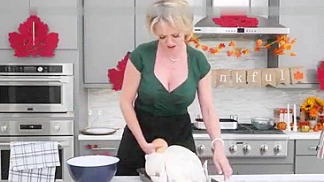 Corajosa, mãe satisfaz filho e mete com ele sem pudor