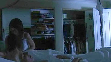 Mamãe quer seduzir o namorado da enteada e chupa pau XXX