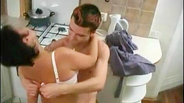 Brincar é o melhor jeito XXX de satisfazer a mãe trabalhadora