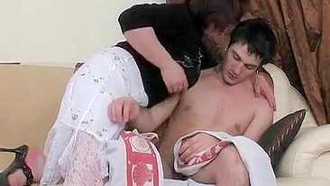 Morena milf é bem fodida em várias poses pelo enteado