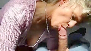 Cozinha é ótima pra mãe levar pau na buceta em foda safada