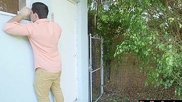 Mãe peituda apoia ideia safada do enteado de ménage com namorada