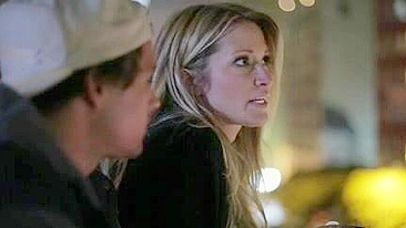 Cara apalpa mãe e faz ela chupar pauzão na cozinha