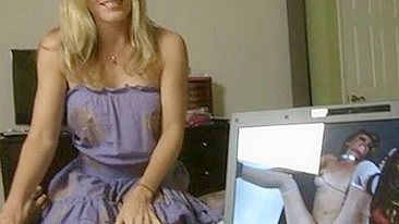 Mãe loira chique fica de quatro pra mamar o pau do enteado