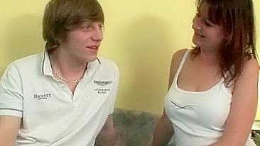 Sexo safado de mães adoráveis e caras em compilação geracional